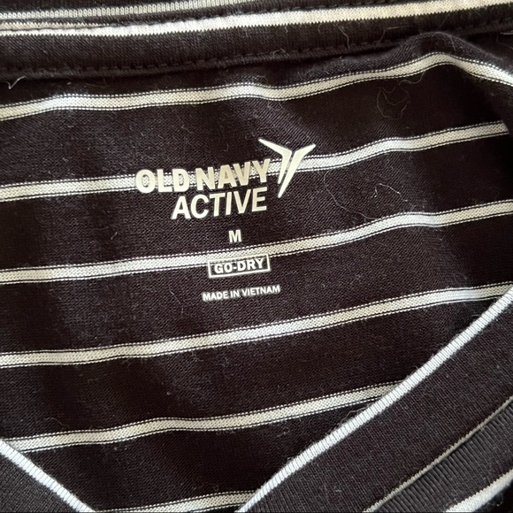 ✨EUC✨ OLD NAVY ACTIVE SHORT SLEEVE BLACK & WHITE STRIPPED T-SHIRT 🖤🤍 - Picture 5 of 5